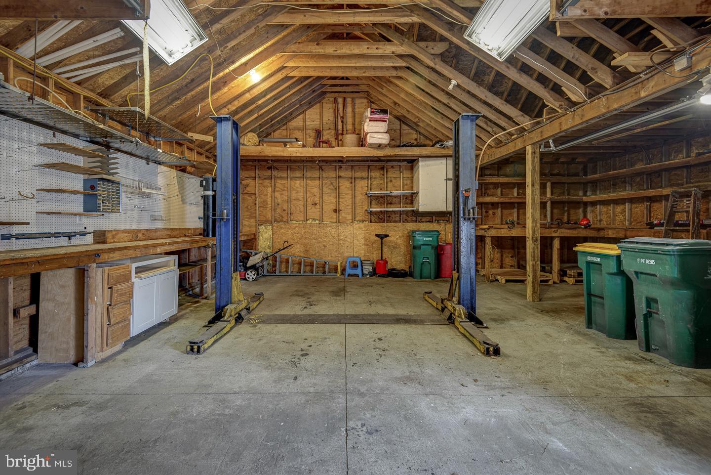 MAPLE SHADE - Residential