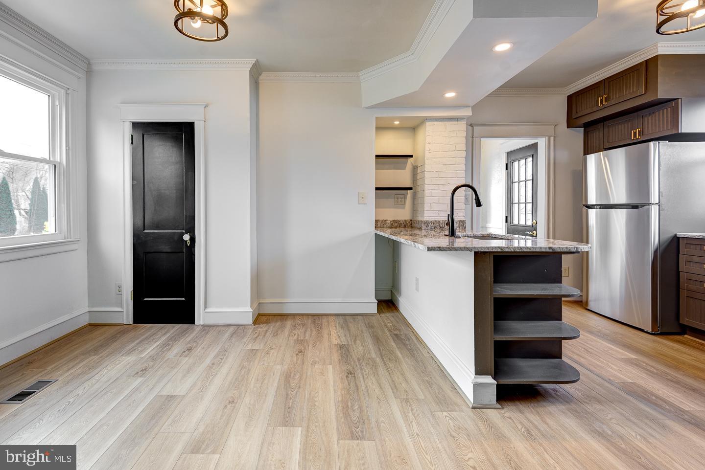 MAPLE SHADE - Residential