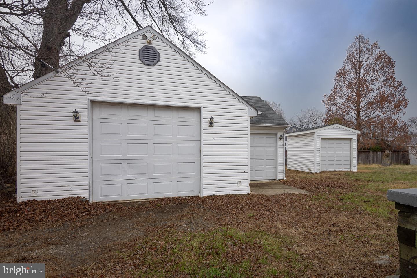 MAPLE SHADE - Residential