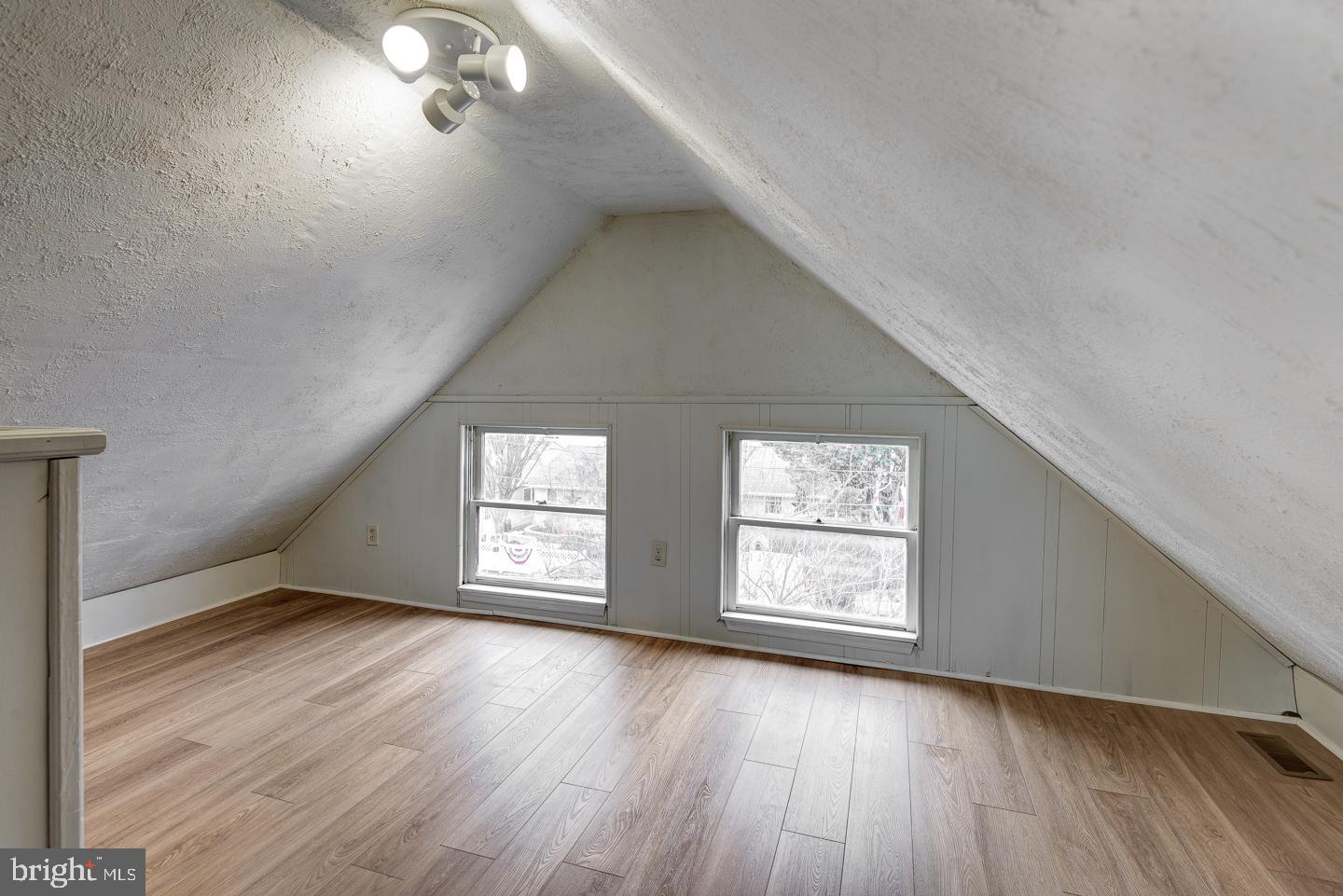 MAPLE SHADE - Residential