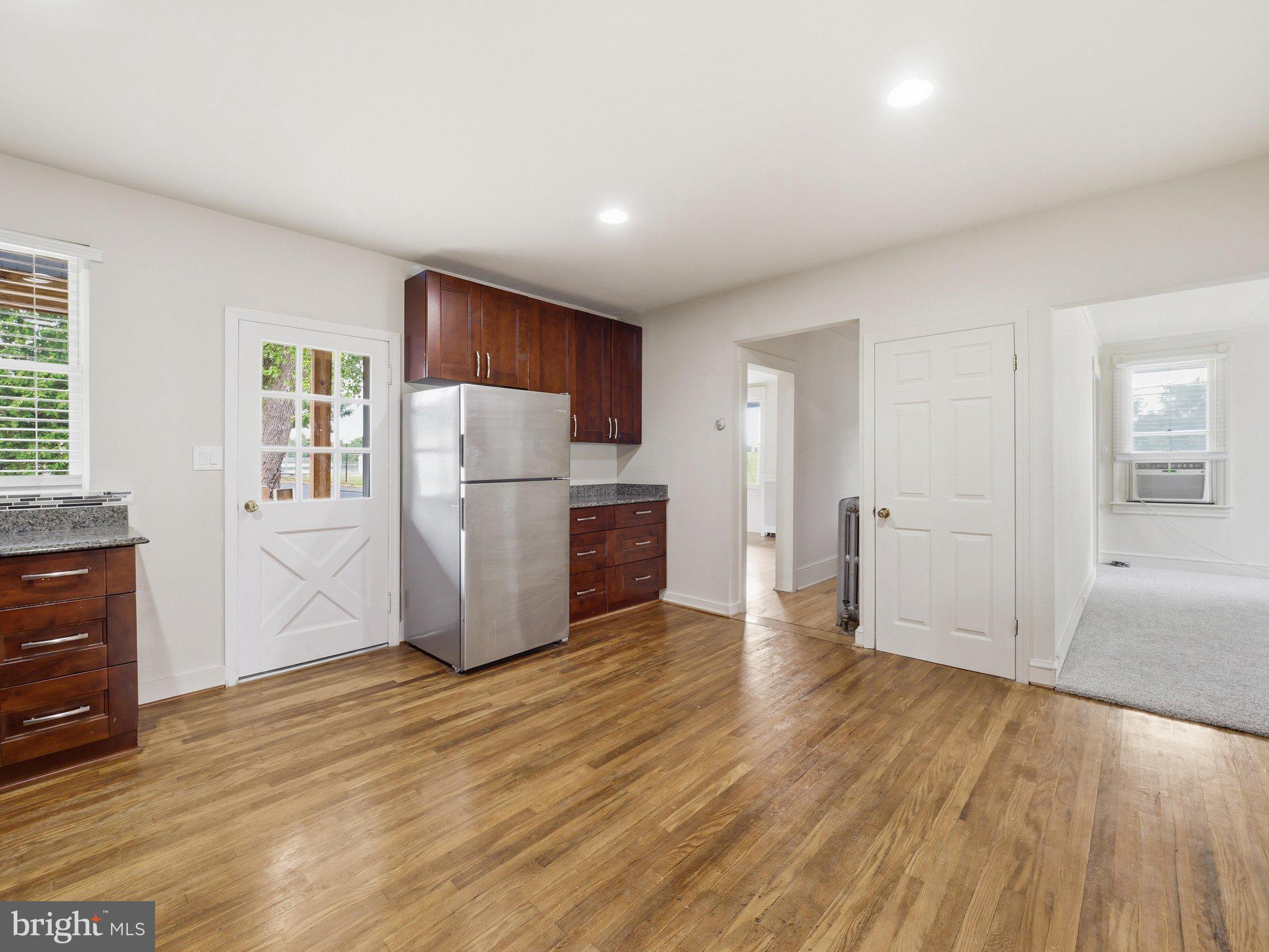 1043 SPRUCE STREET 1041