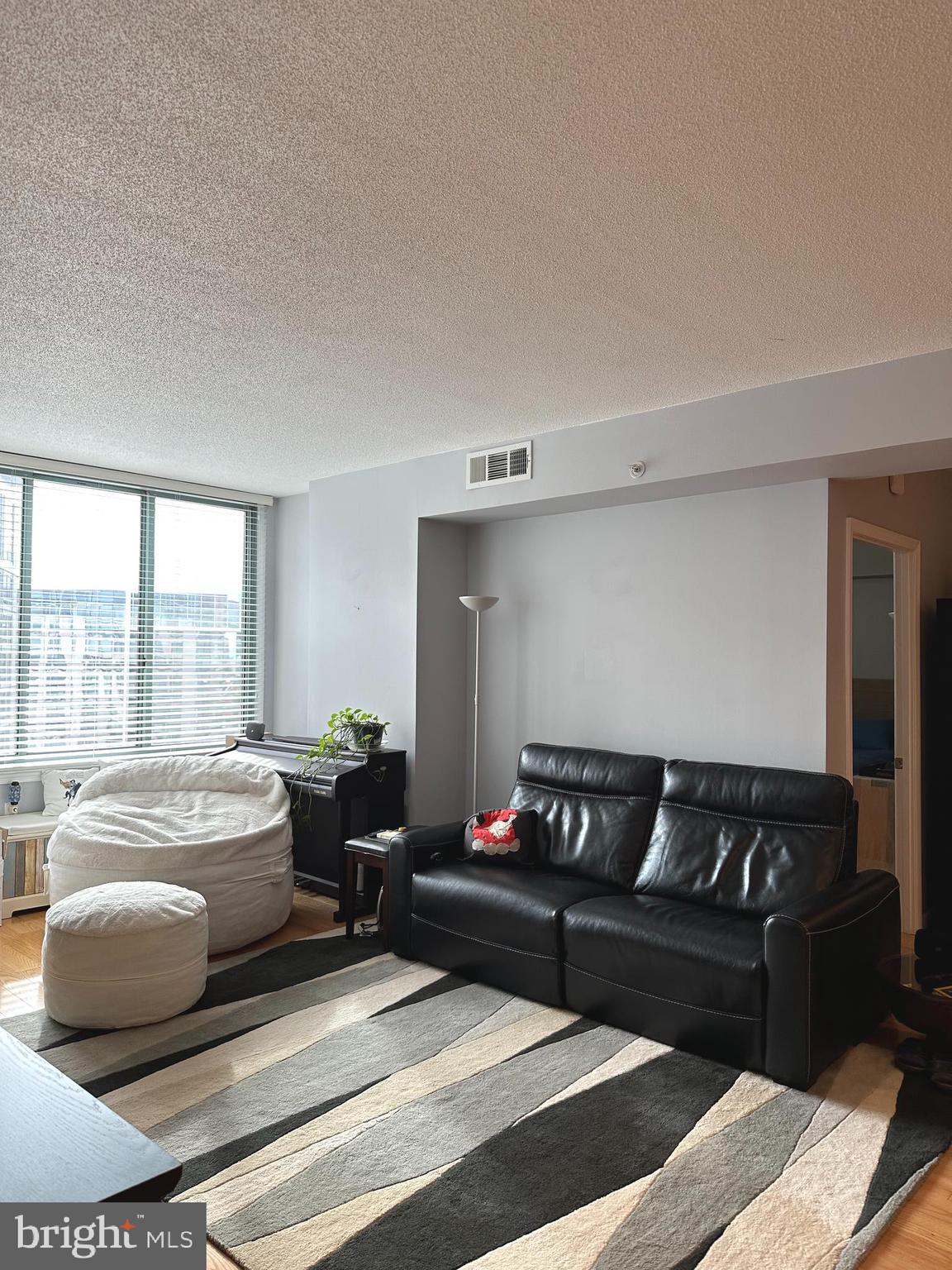 CONTINENTAL - Residential Lease