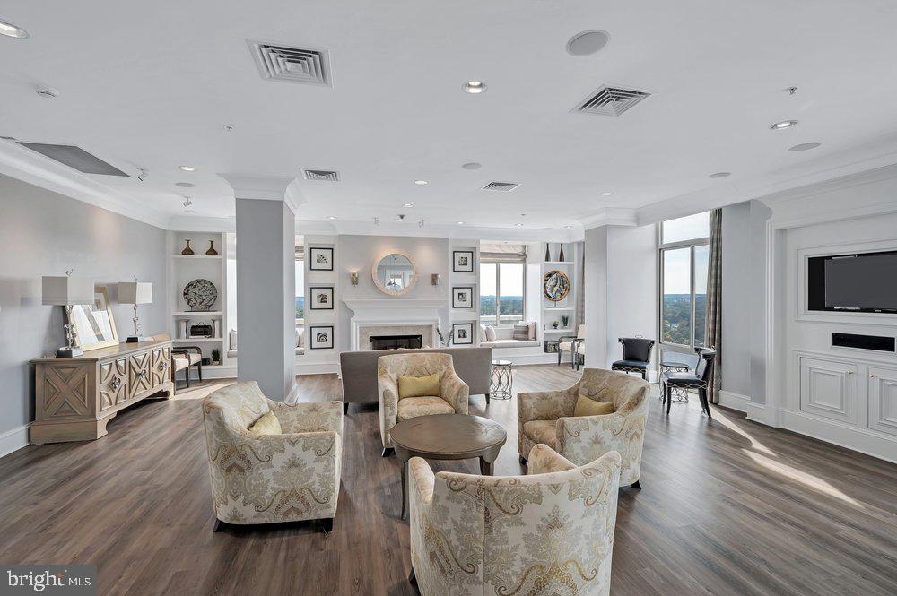 CONTINENTAL - Residential Lease