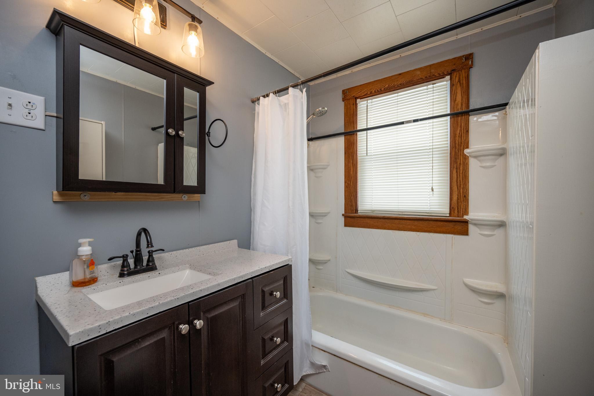 LOCH LYNN - Residential