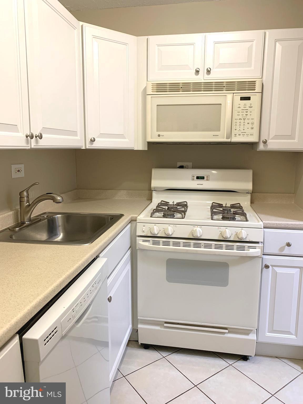 CIRCLE CONDOMINIUMS - Residential Lease