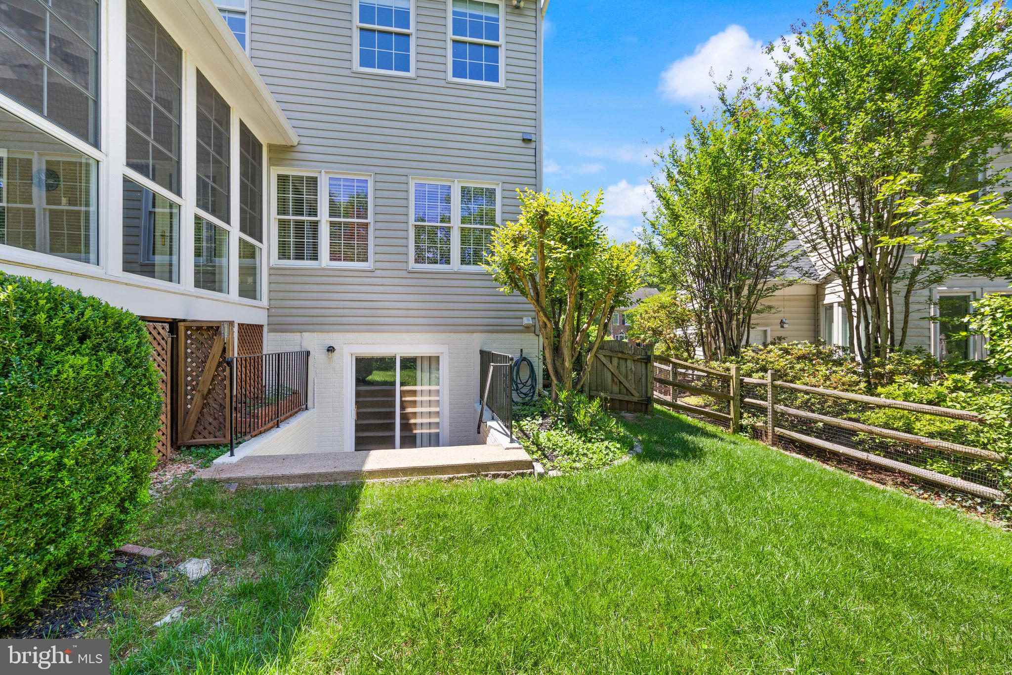 POTOMAC LAKES - Residential Lease