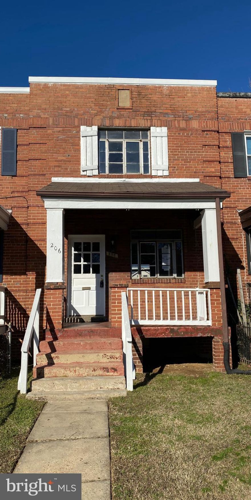 Welcome to 206 Lynhaven Drive in Alexandria VA. This lovely 2 Bedroom/1 Bathroom home is convenient to Del Ray, 395, Pentagon, Downtown DC and Potomac Yards.  Beautiful hardwood floors on main level and bedrooms.  Fenced in backyard. Front yard is fenced in as well with front porch.