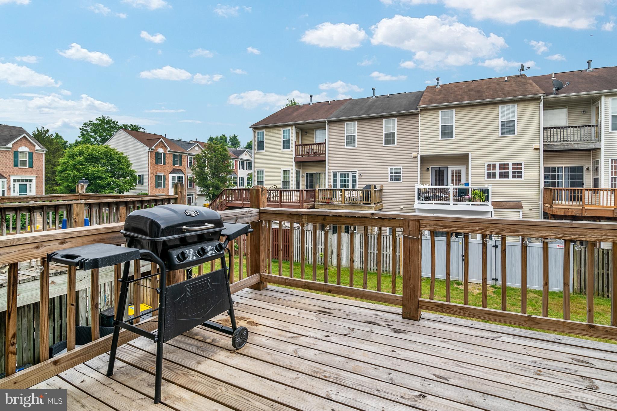 THE KNOLLS - Residential