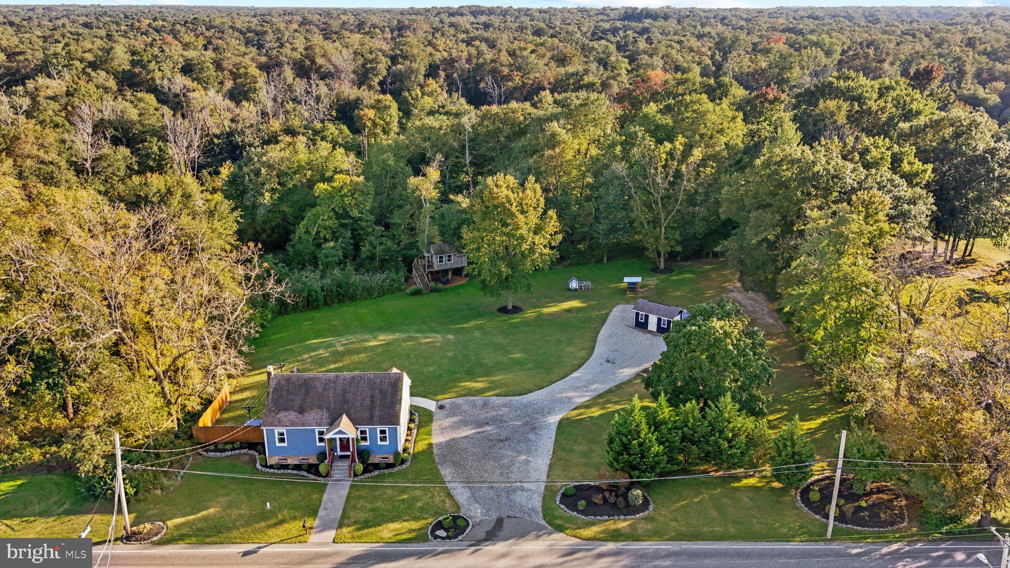 1077 ALMOND ROAD