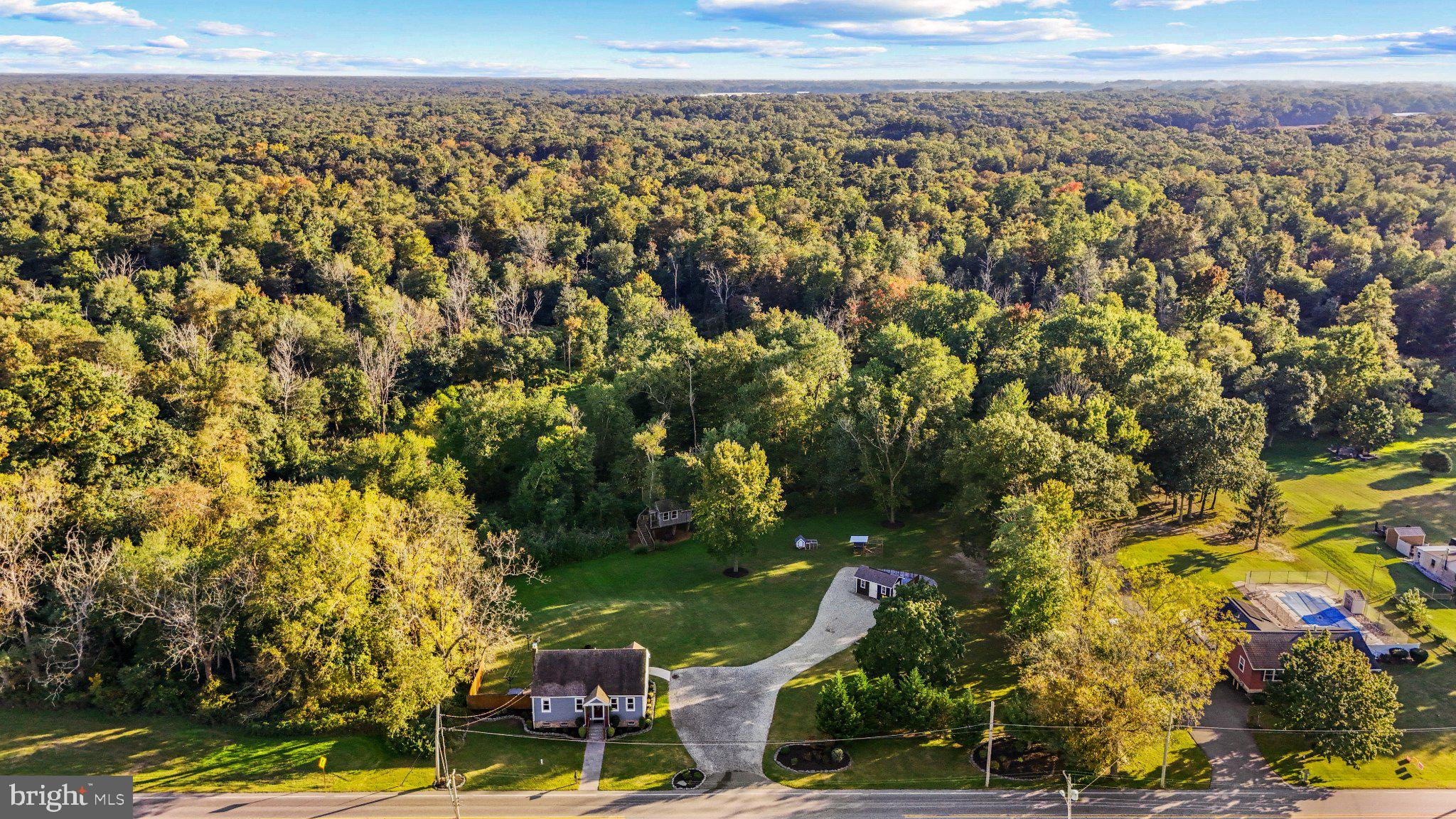 1077 ALMOND ROAD