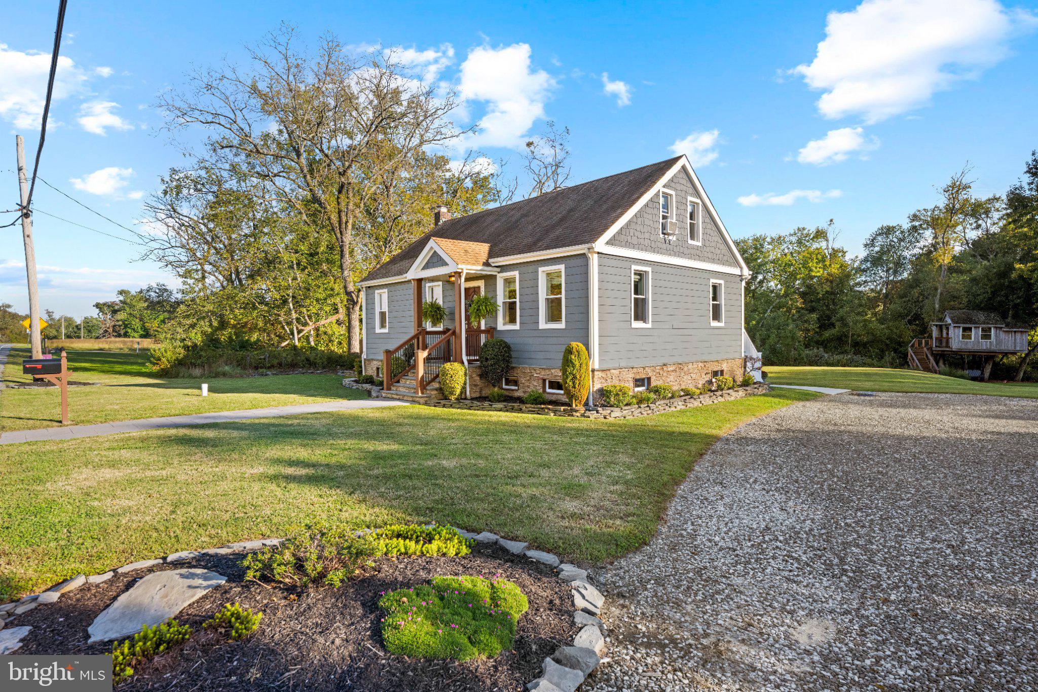 1077 ALMOND ROAD