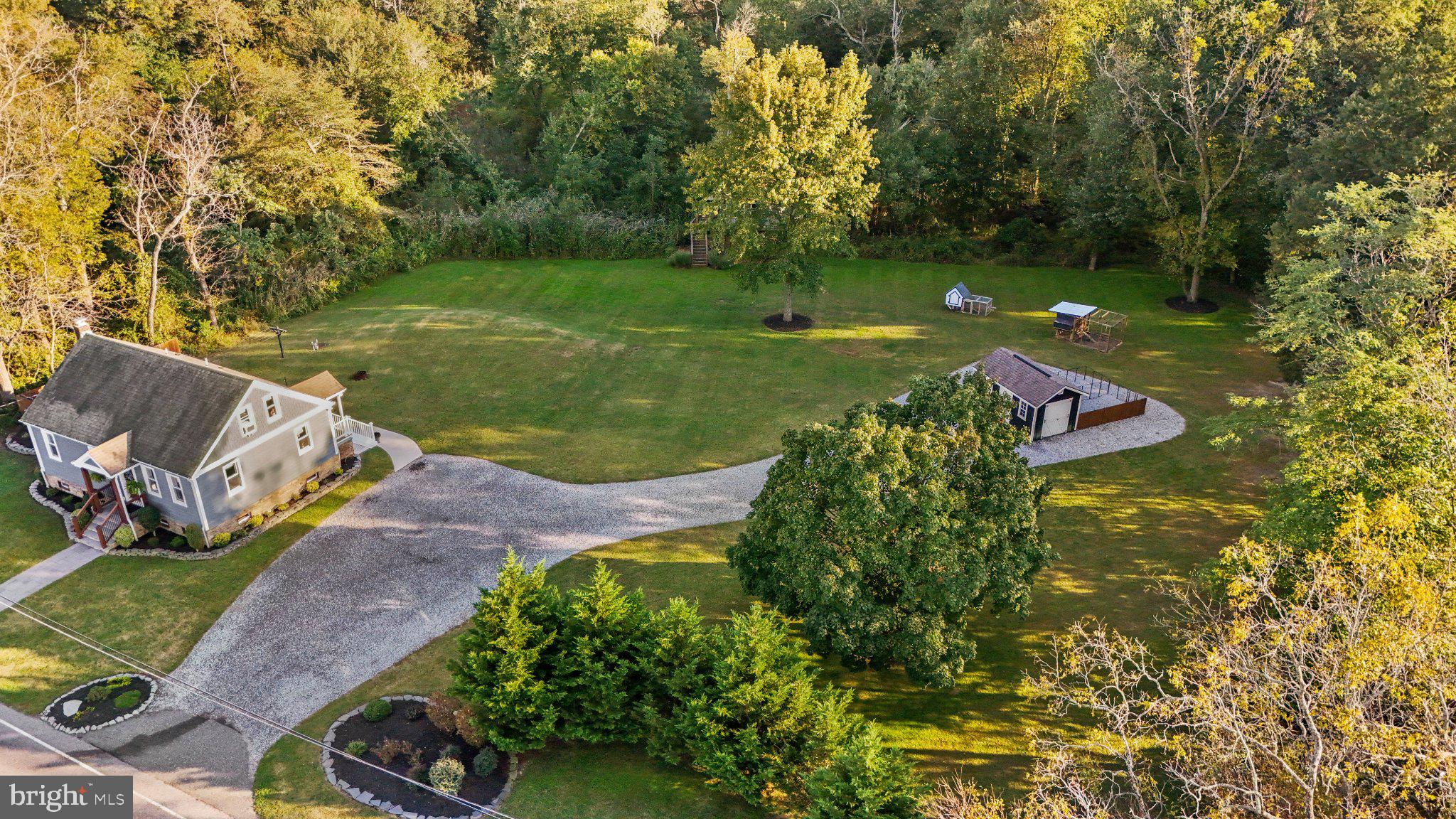 1077 ALMOND ROAD