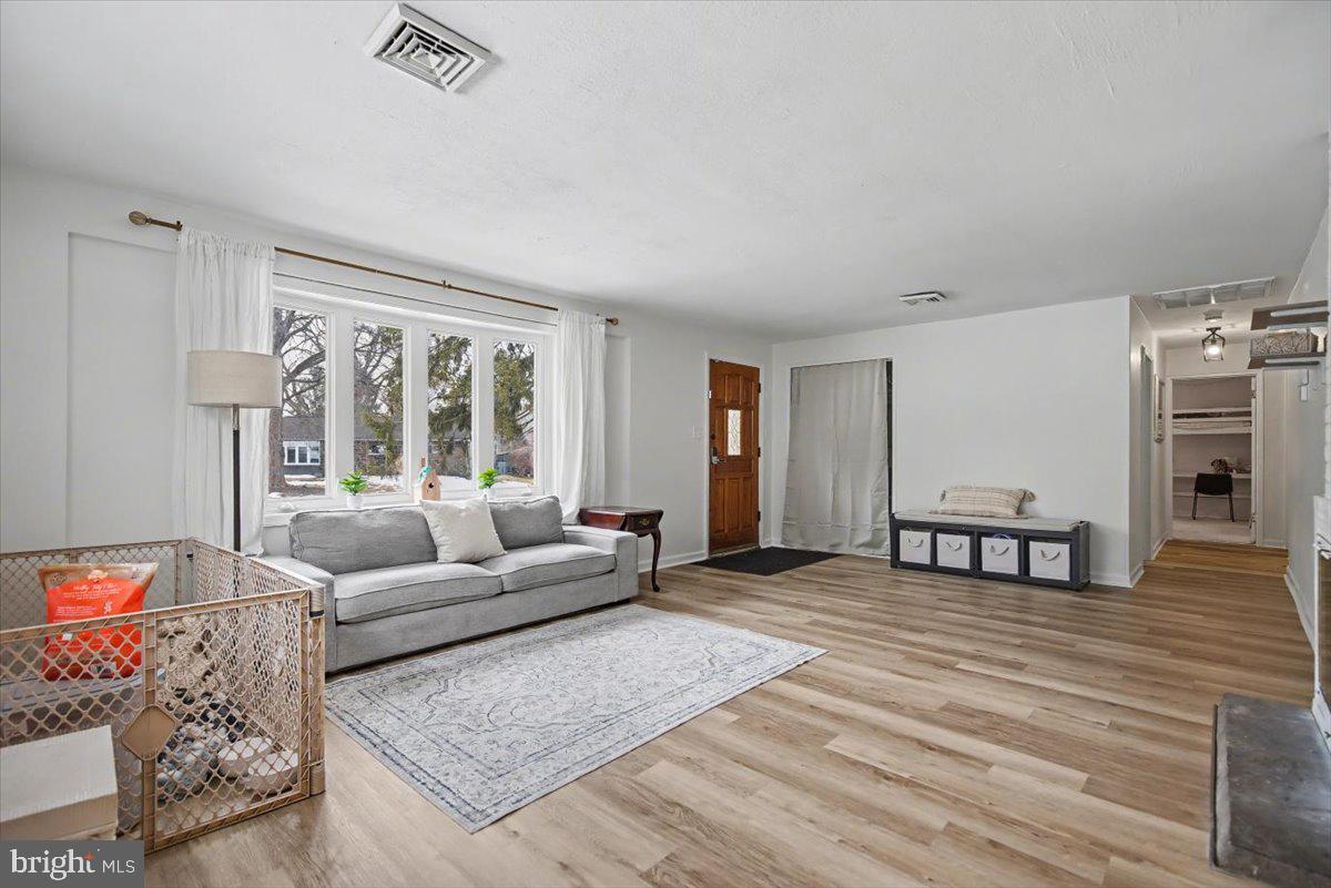 SCHOOL SIDE MANOR - Residential