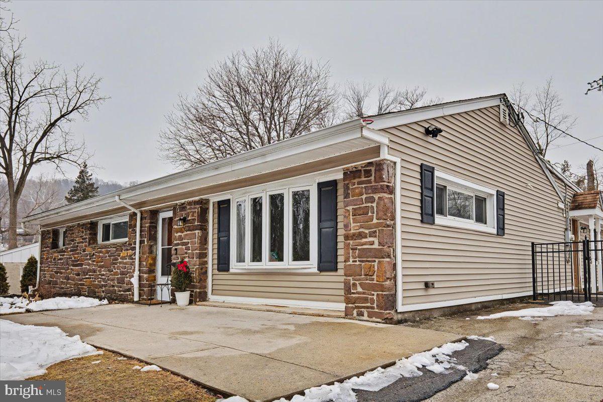 SCHOOL SIDE MANOR - Residential