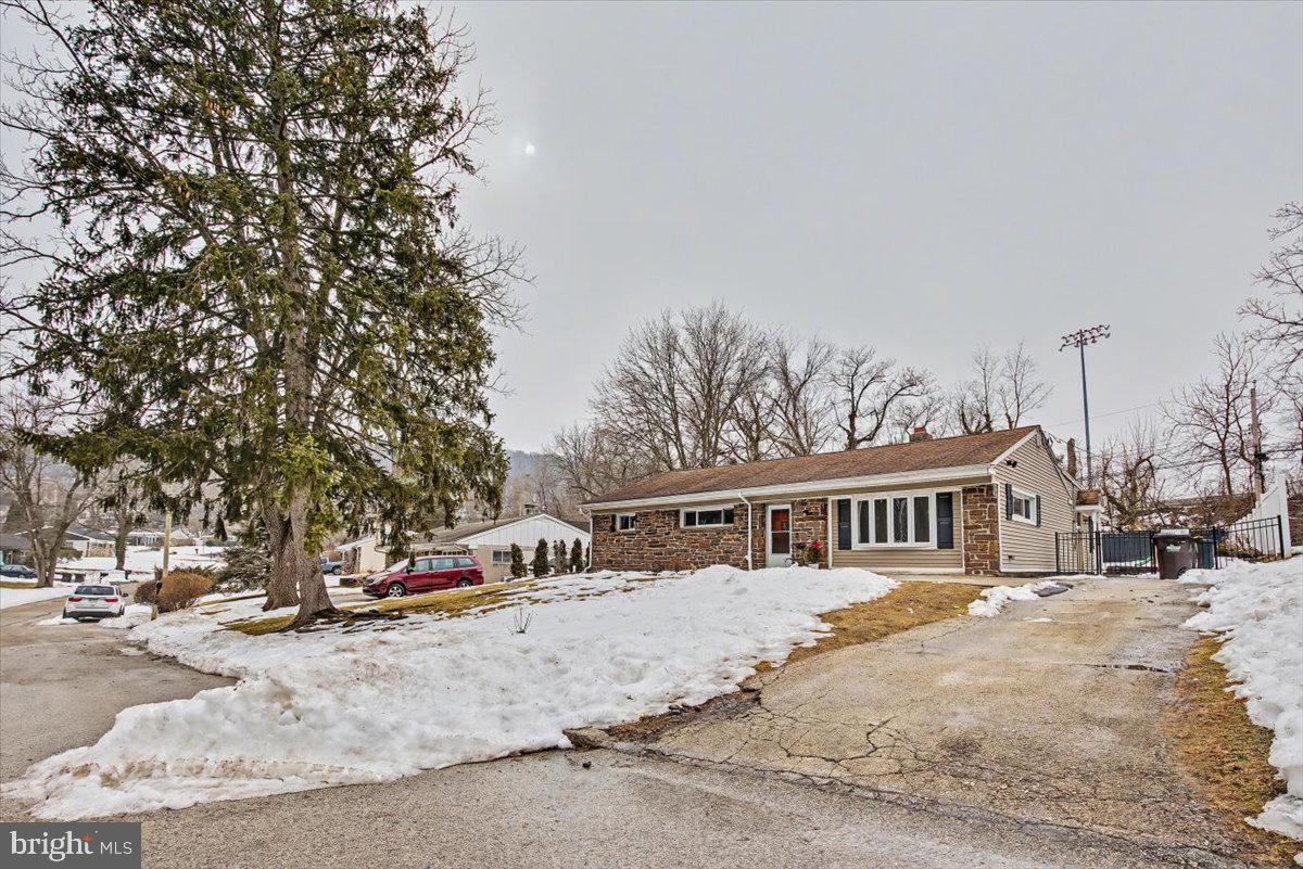 SCHOOL SIDE MANOR - Residential