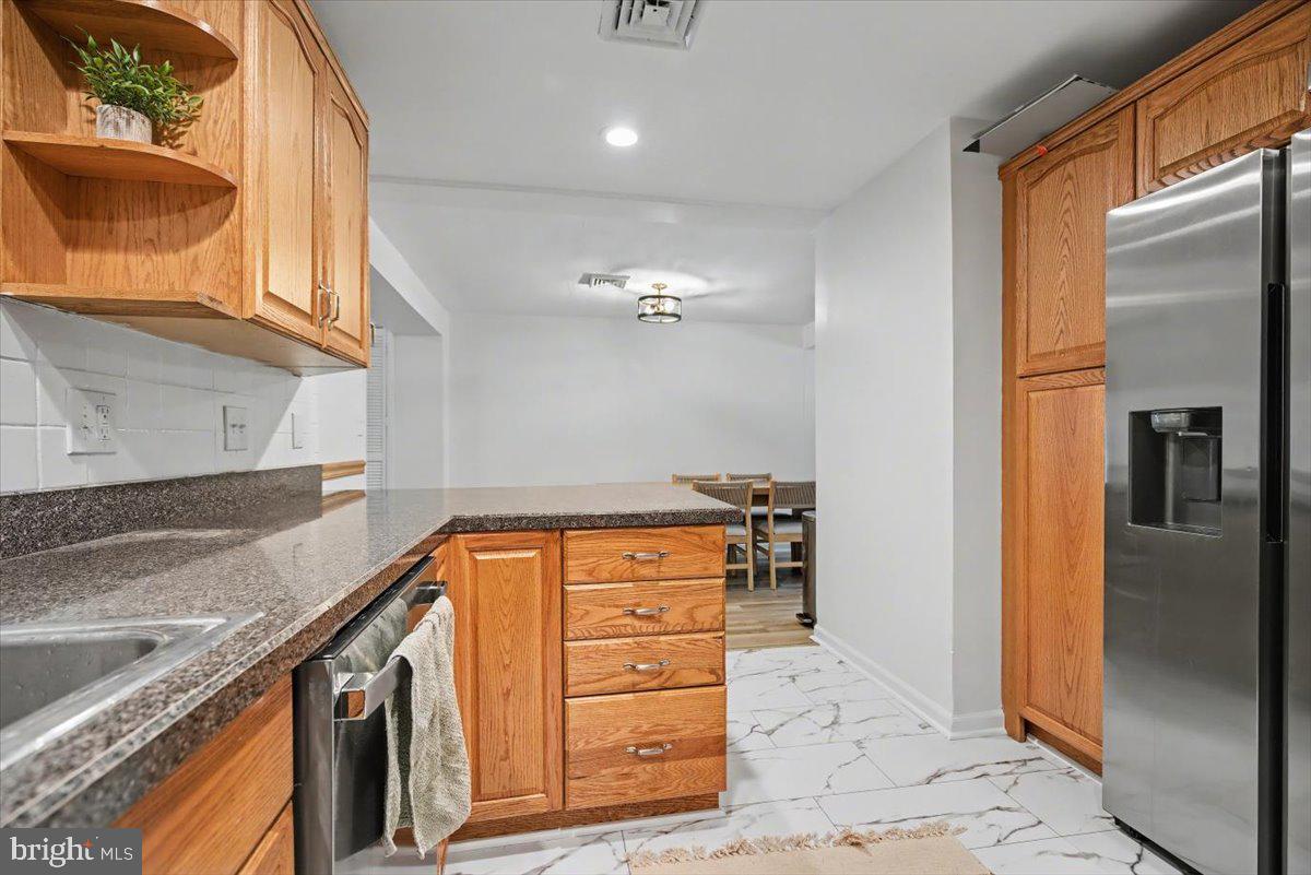 SCHOOL SIDE MANOR - Residential