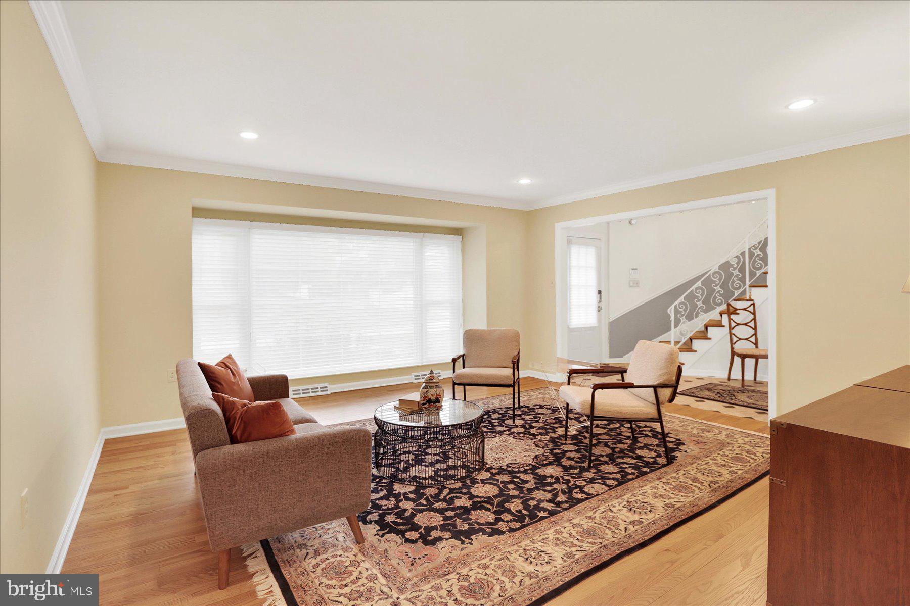 23 W WEST LAWN CIRCLE