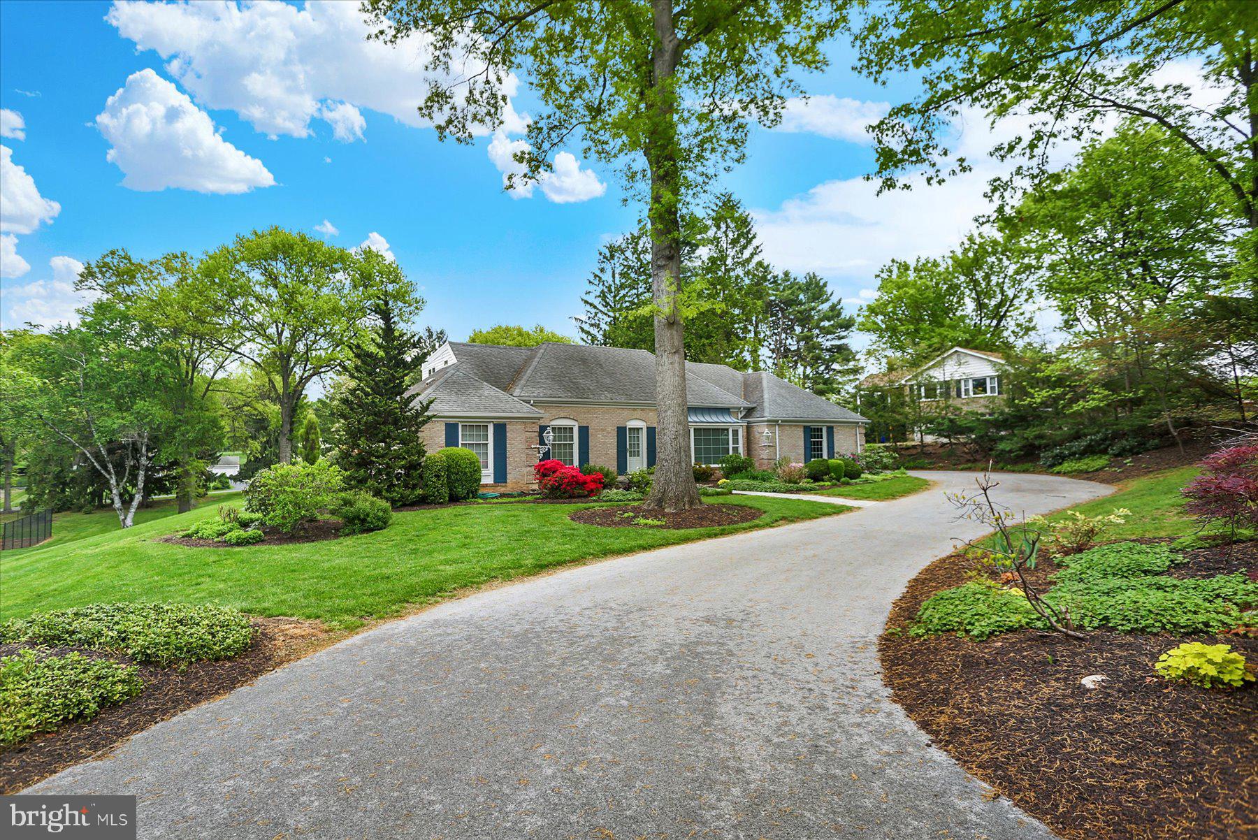 23 W WEST LAWN CIRCLE