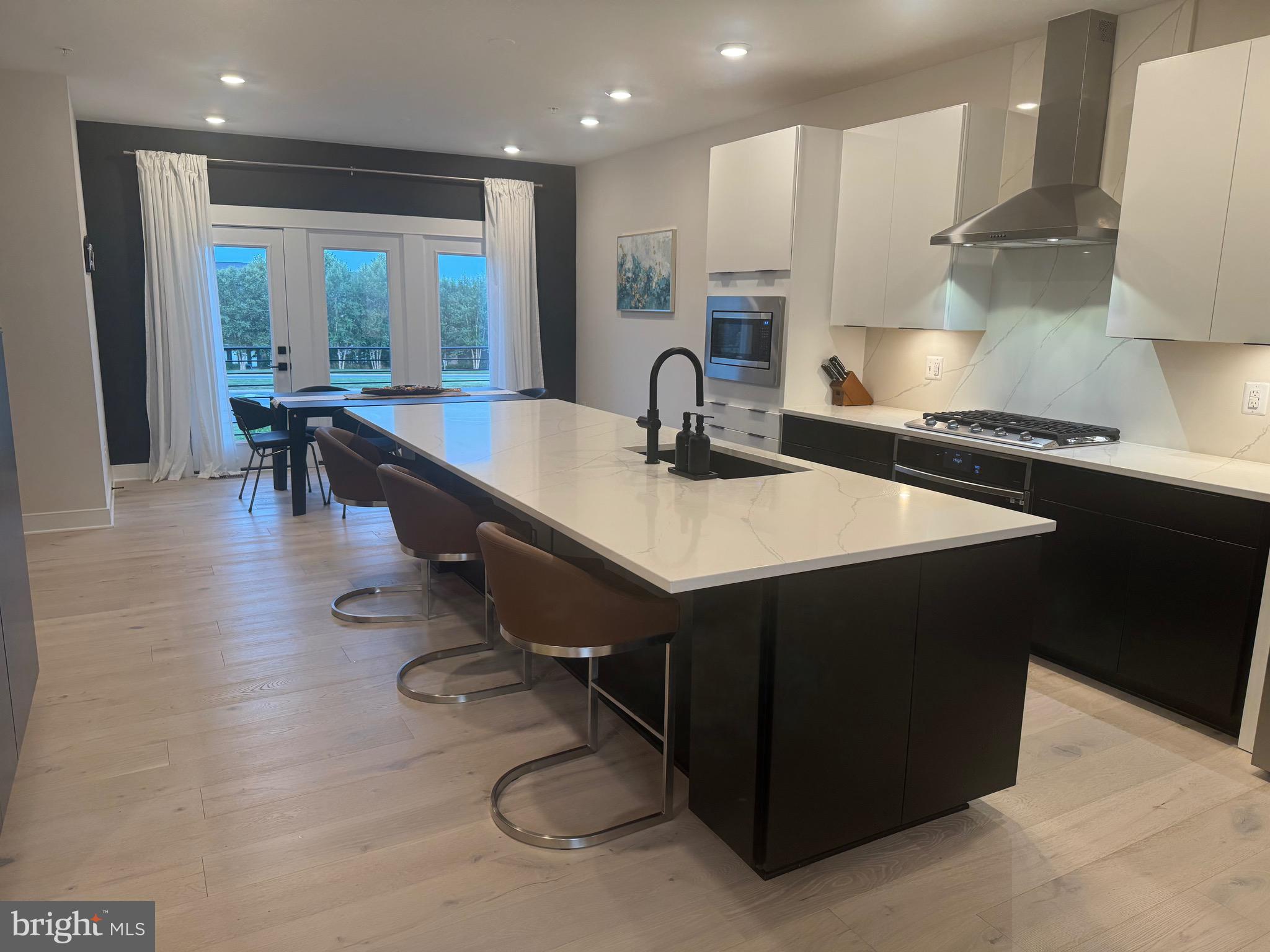 23156 HORSESHOE TRAIL SQUARE