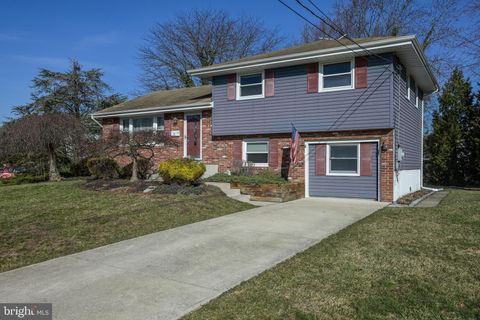 Homes For Sale - 7 Walnut Drive<br/> BURLINGTON, NJ 08016