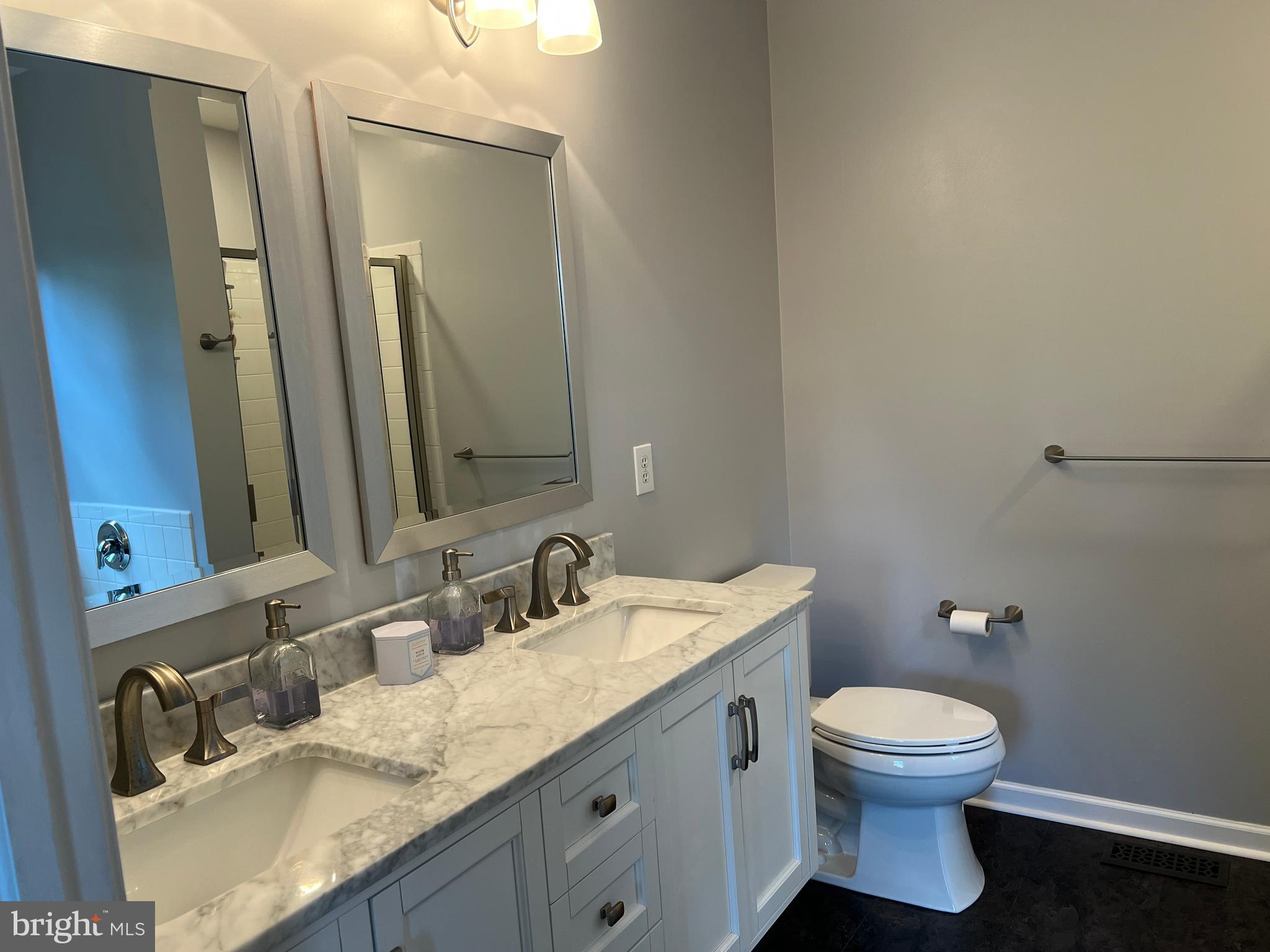 MEWS AT BAILEY STATION - Residential