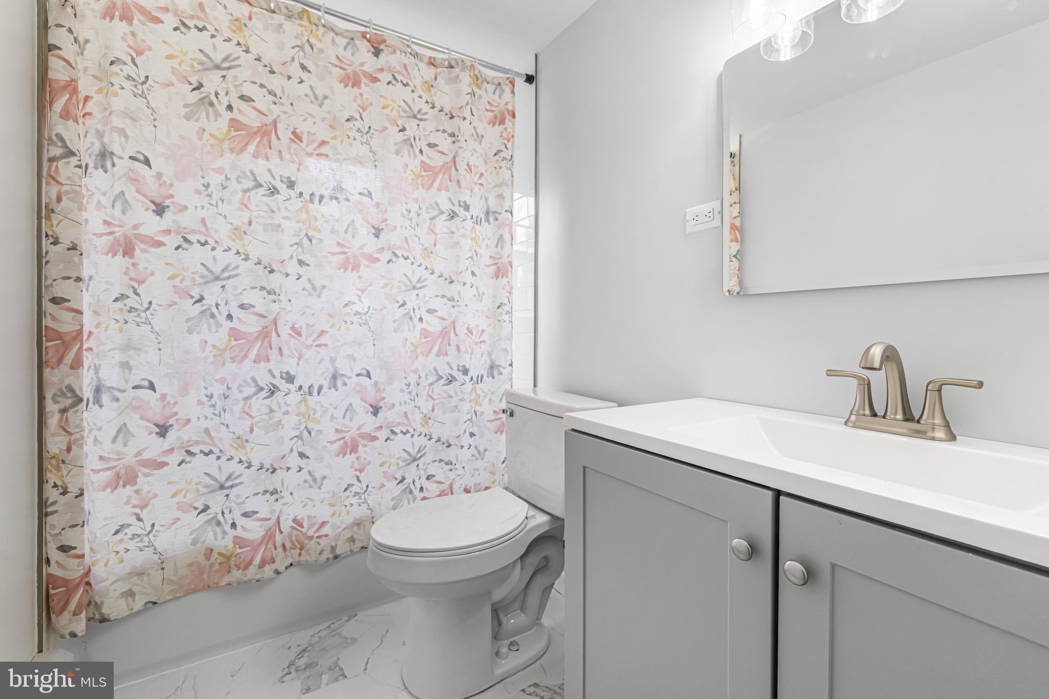 WARWICK MANOR - Residential