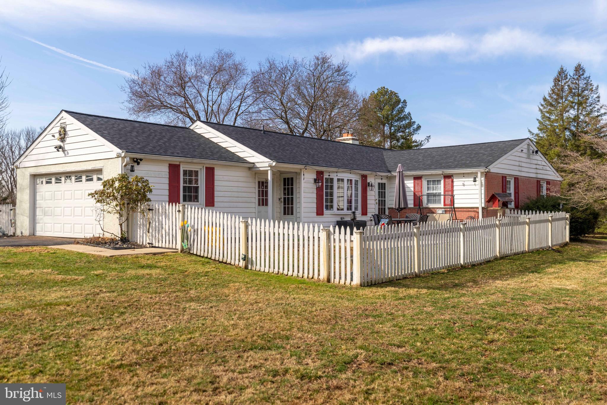 WARWICK MANOR - Residential