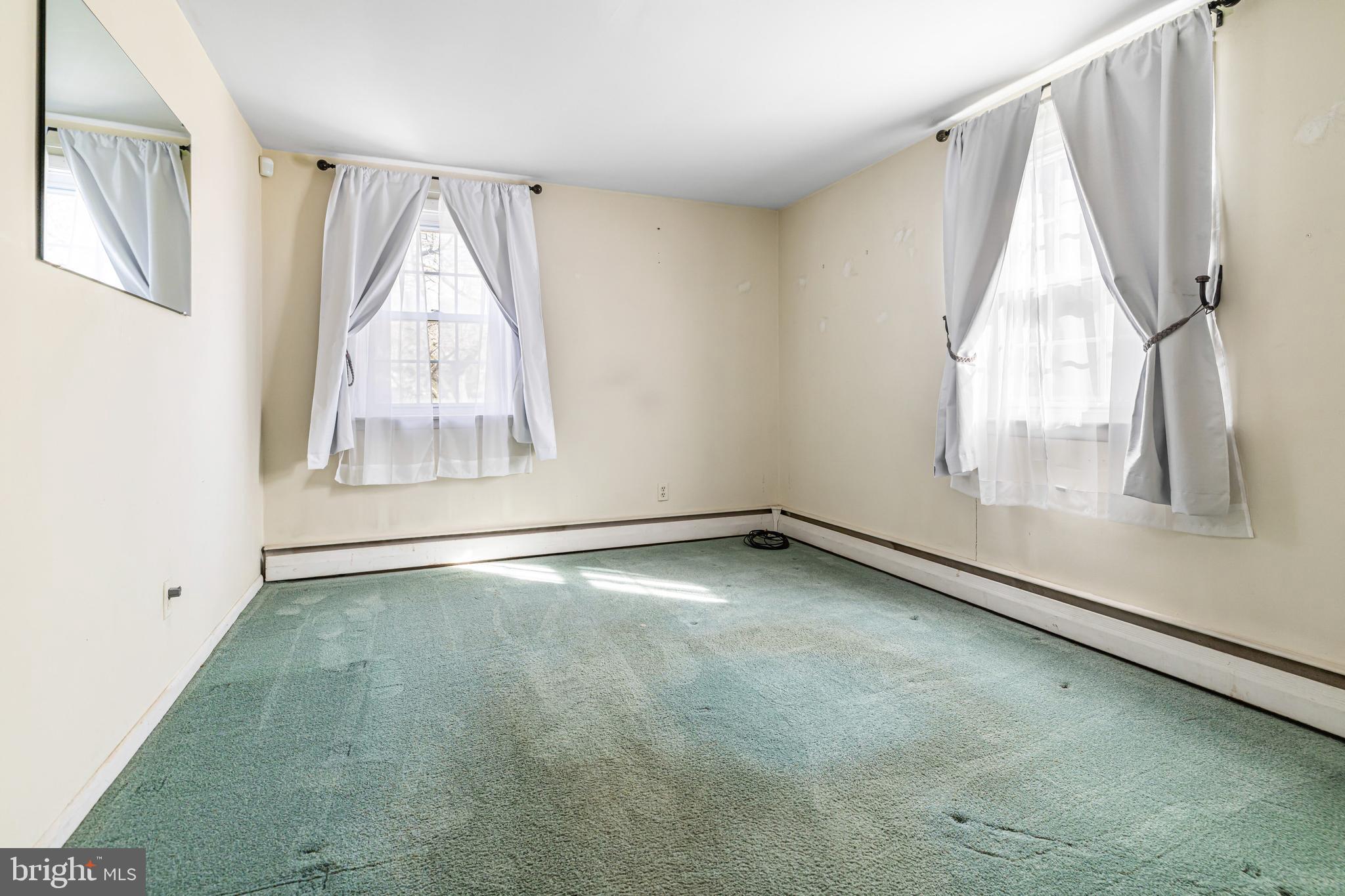 WARWICK MANOR - Residential