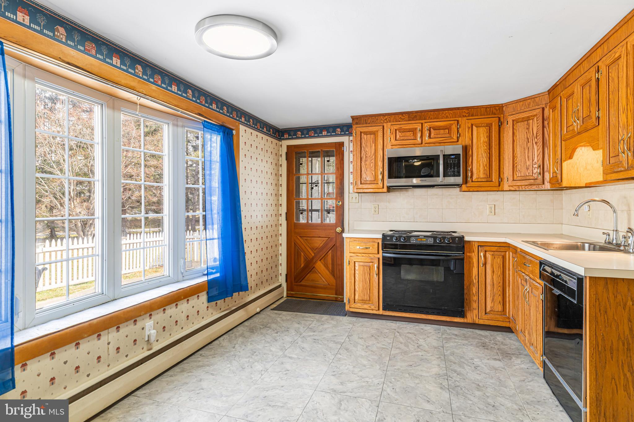 WARWICK MANOR - Residential