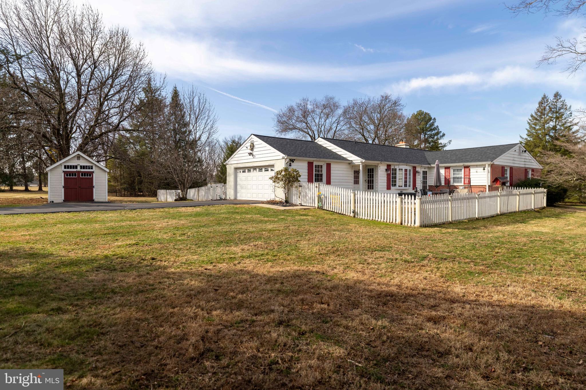 WARWICK MANOR - Residential