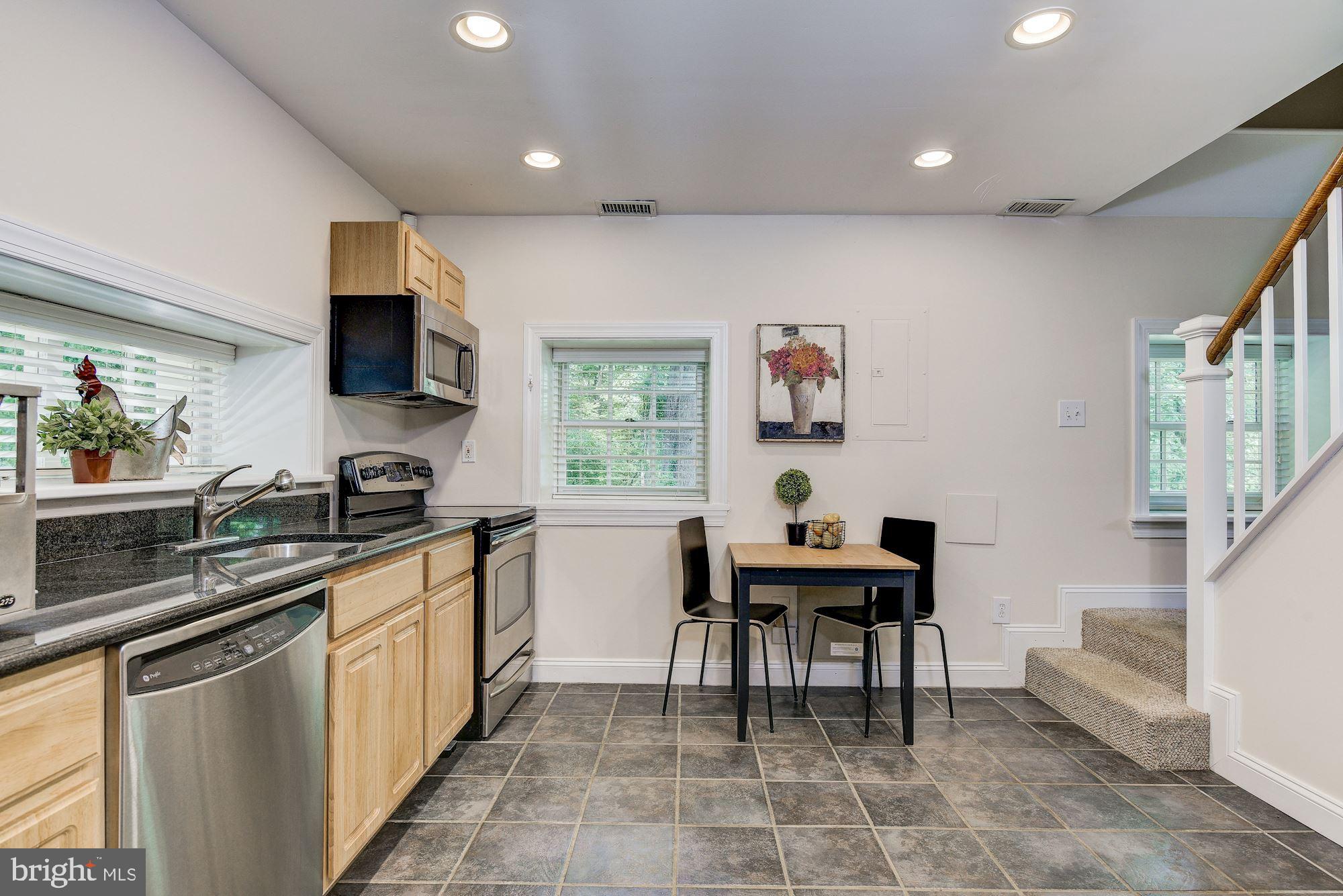 DELLABROOKE FOREST - Residential