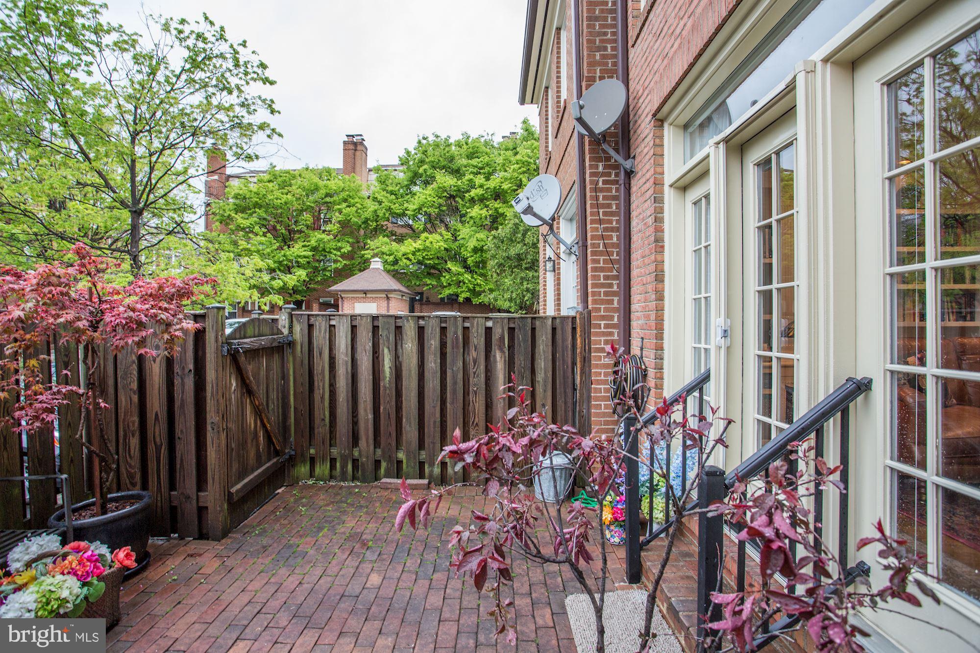 JEFFERSON RESIDENCES - Residential