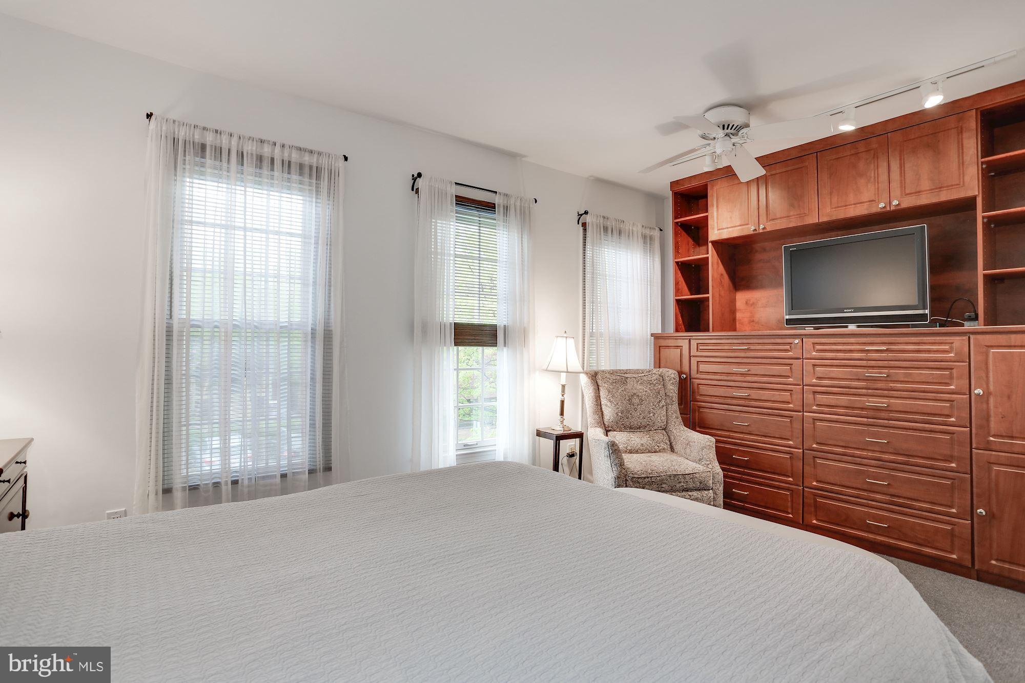 JEFFERSON RESIDENCES - Residential