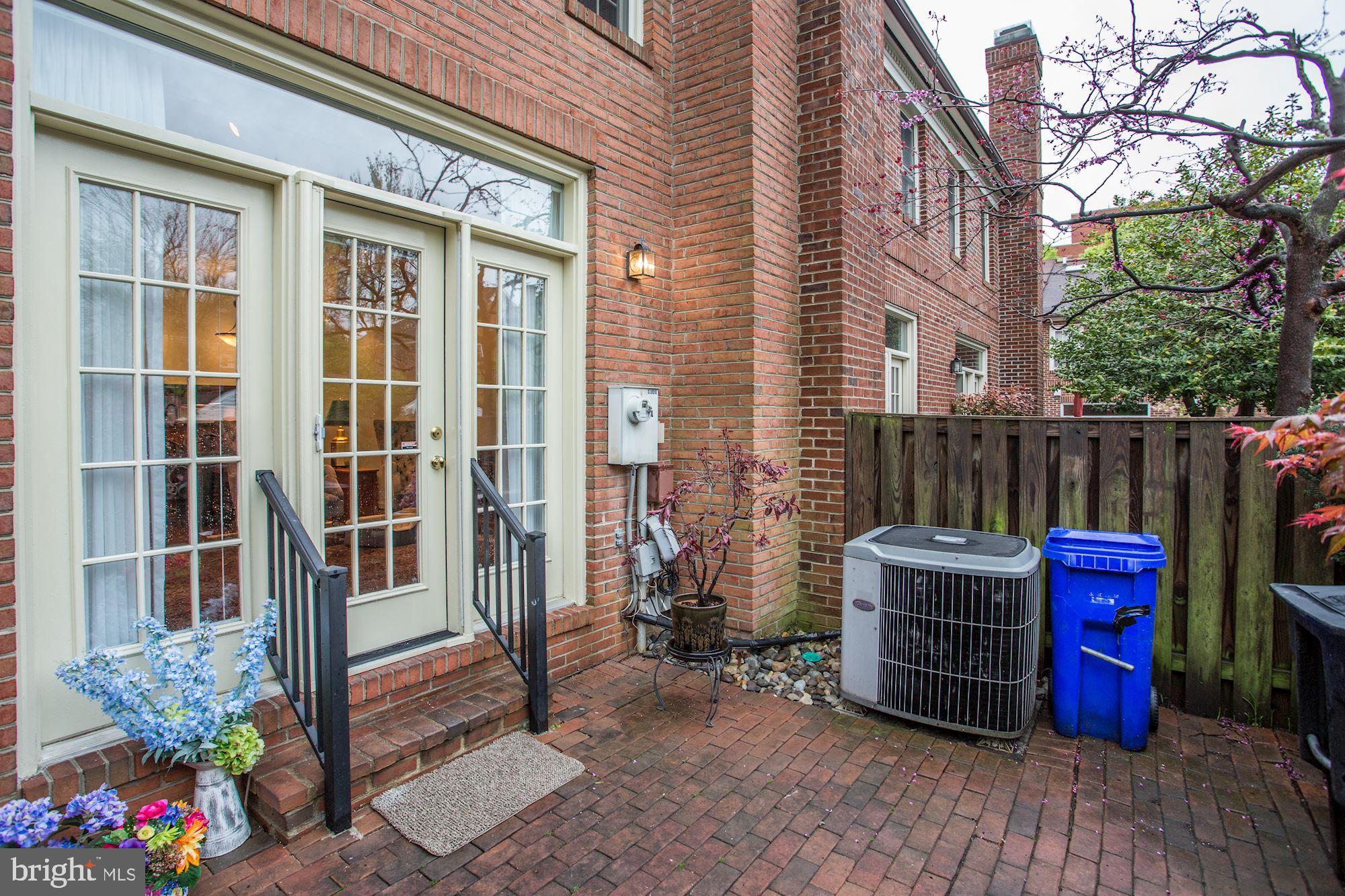 JEFFERSON RESIDENCES - Residential