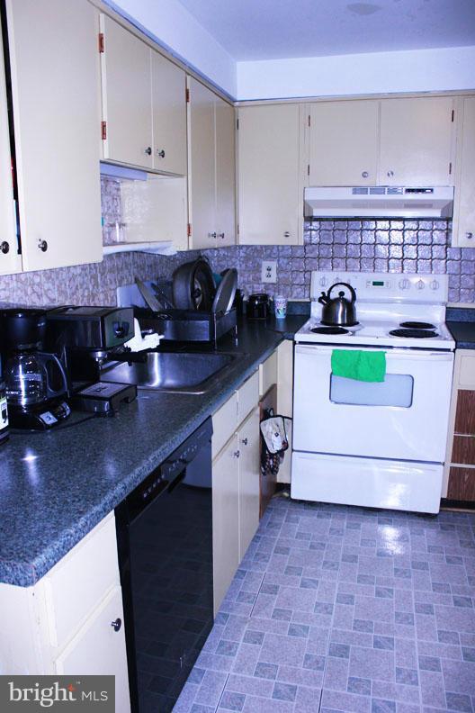 STEDWICK TOWNHOUSES - Residential