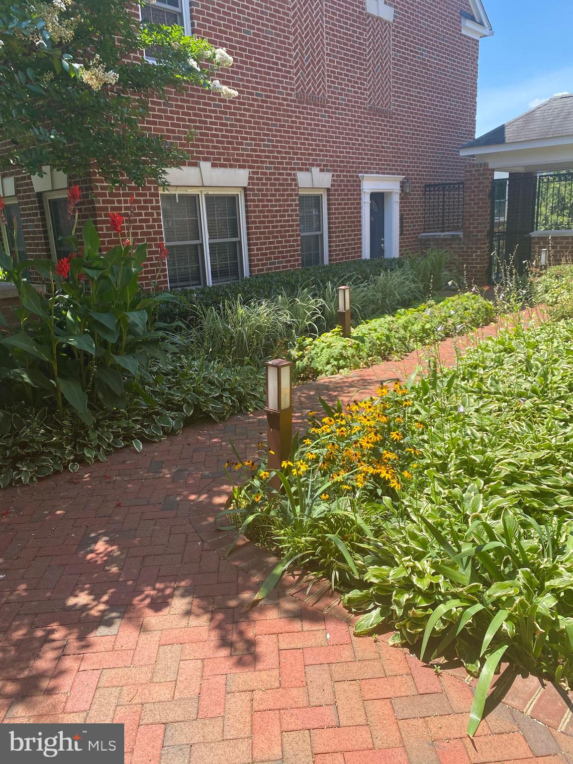 TOWNES OF SHIRLINGTON - Residential Lease