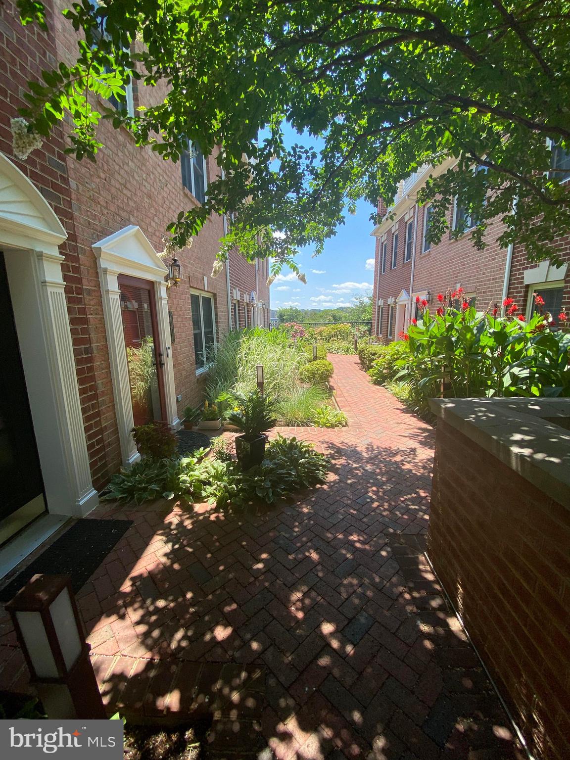 TOWNES OF SHIRLINGTON - Residential Lease