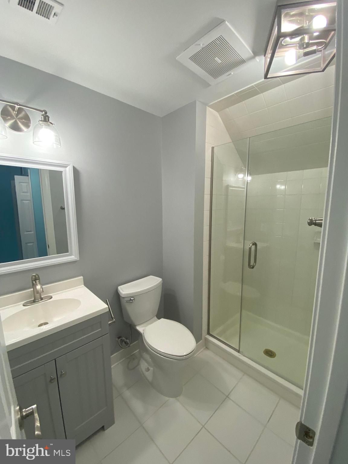 TOWNES OF SHIRLINGTON - Residential Lease