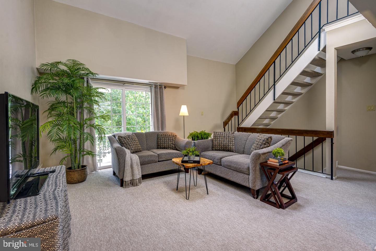 1816 SOCIETY PLACE E2