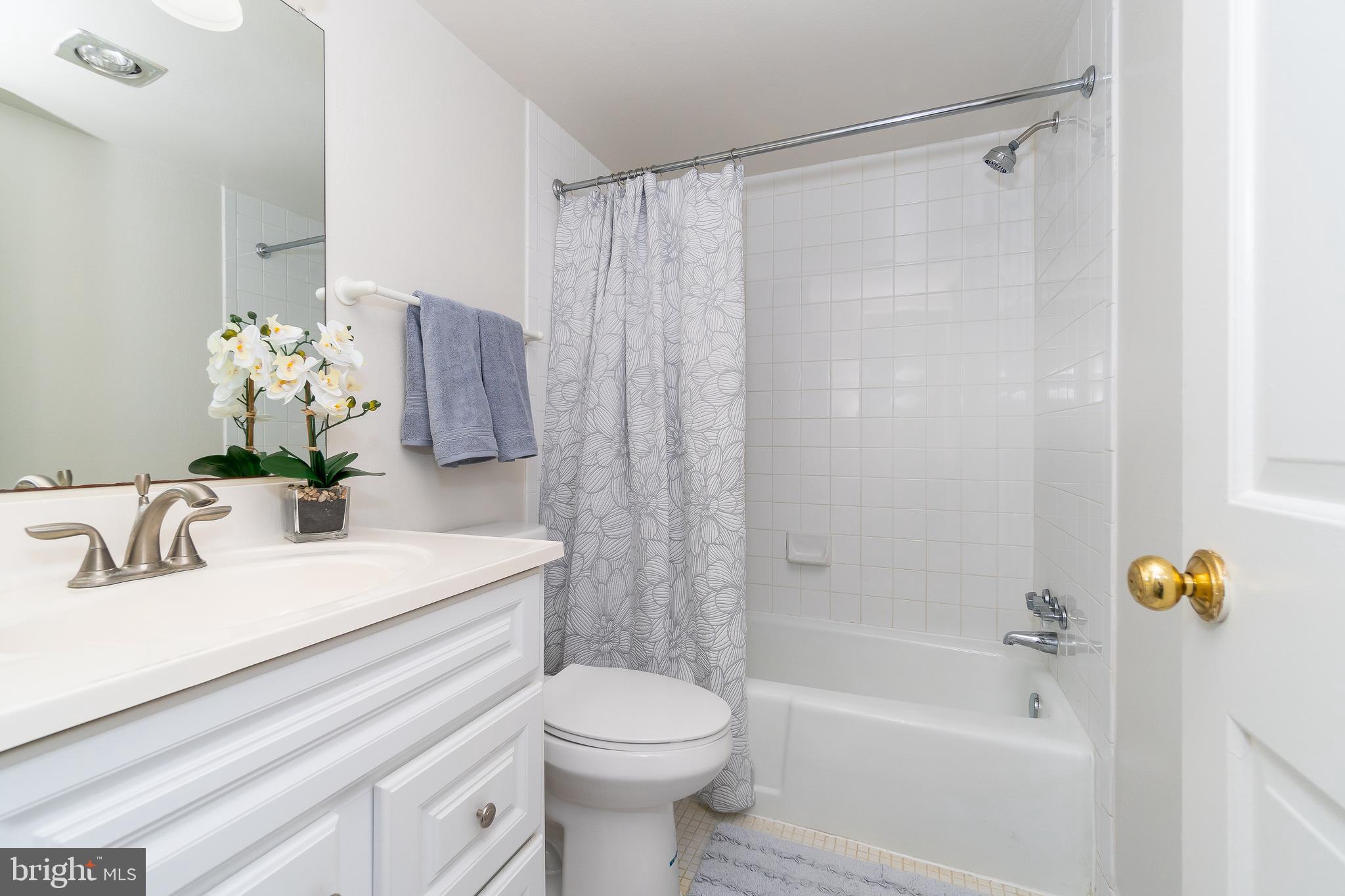 THE COLONIES - Residential