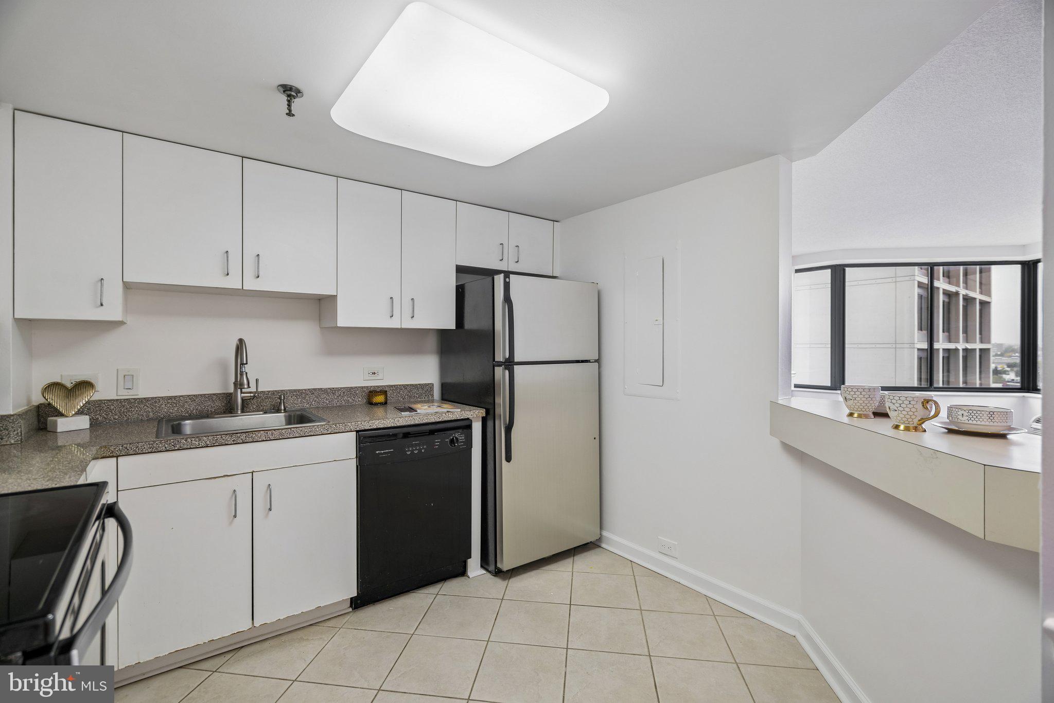 2001 HAMILTON STREET 00 1201