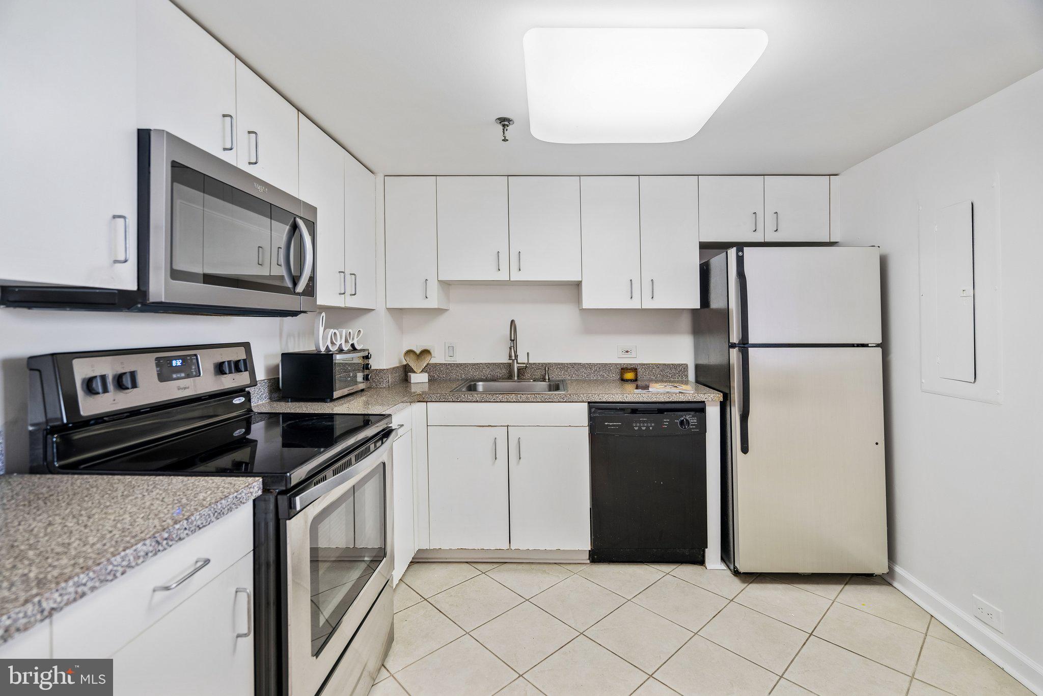 2001 HAMILTON STREET 00 1201
