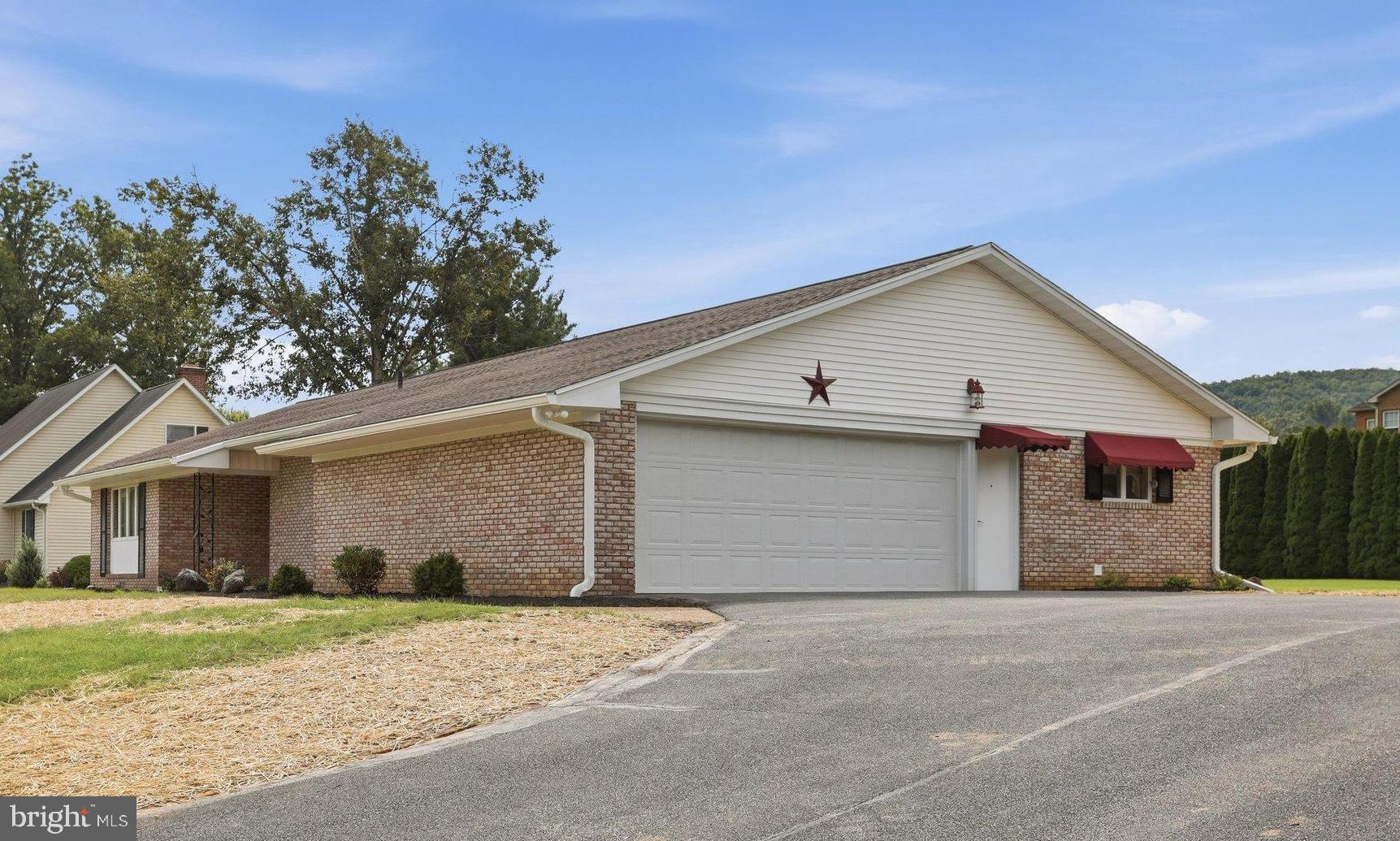 11475 PINE HILL DRIVE