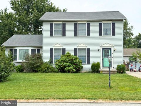 Photo of 18 Cardinal Drive, HANOVER, PA 17331 (MLS # PAYK2086104)