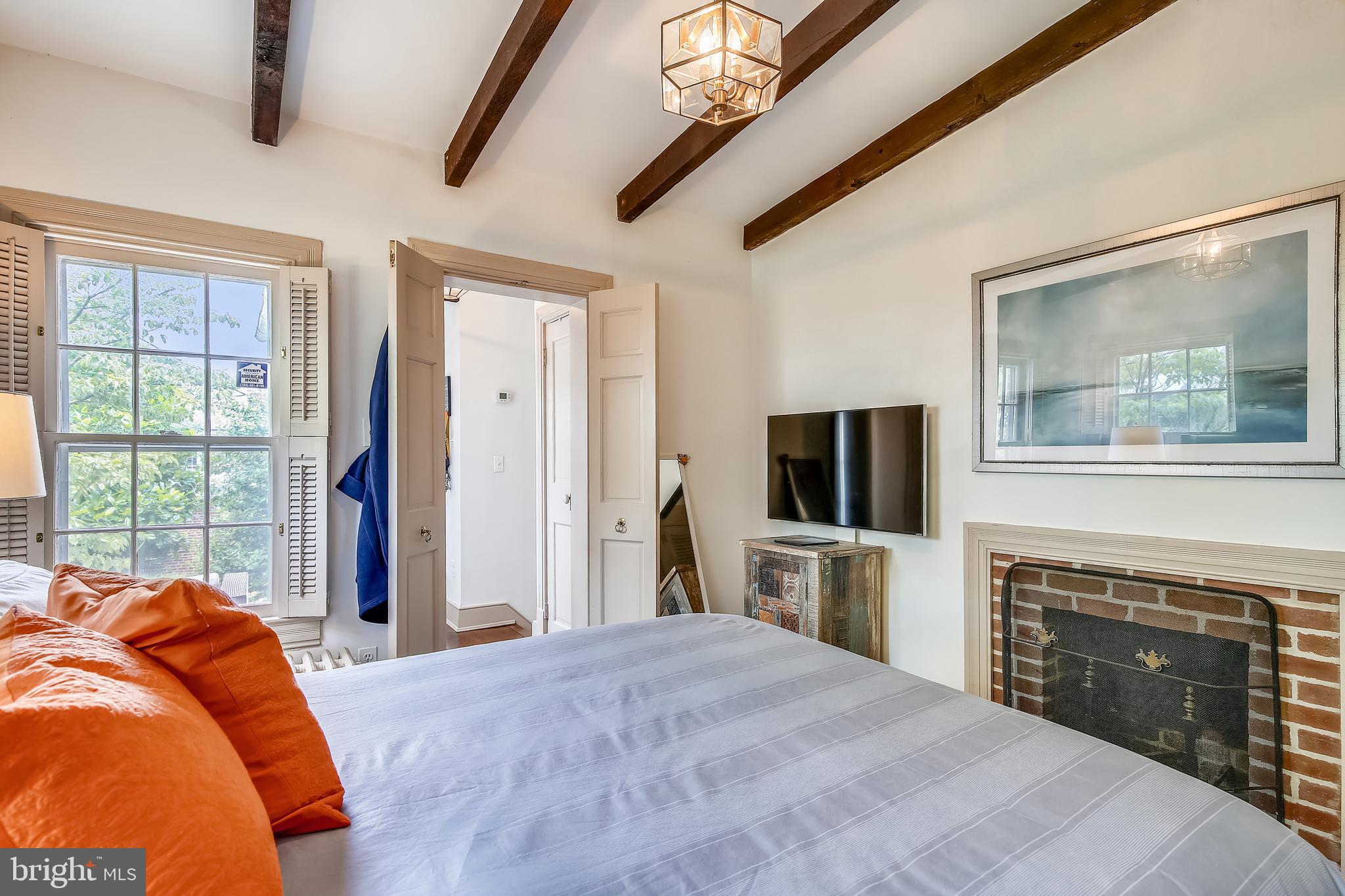 OLD TOWN ALEXANDRIA - Residential Income