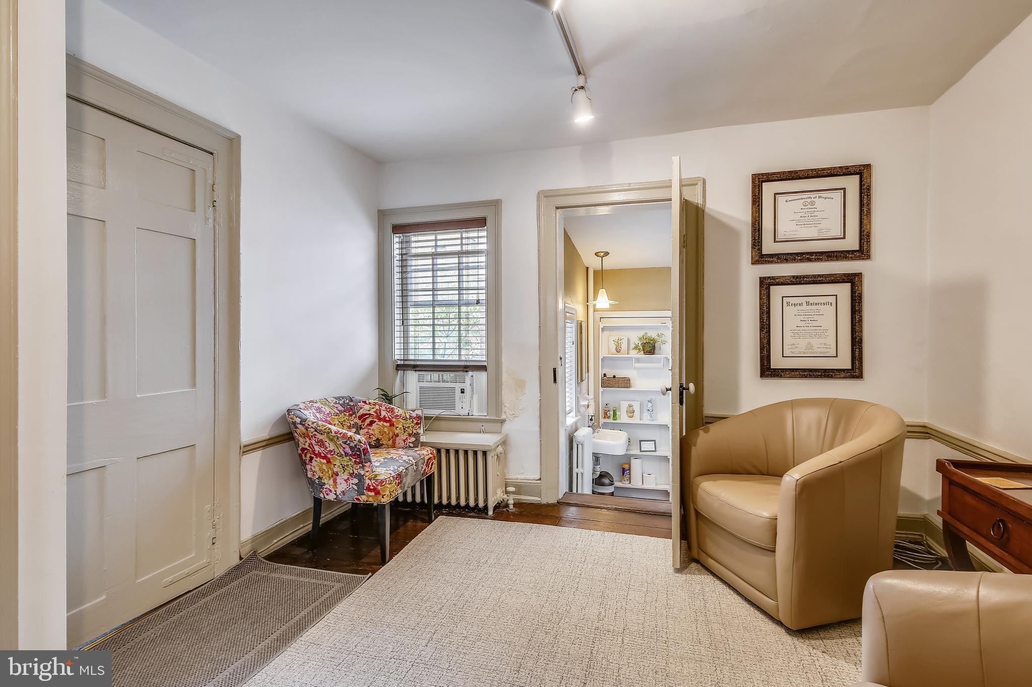 OLD TOWN ALEXANDRIA - Residential Income