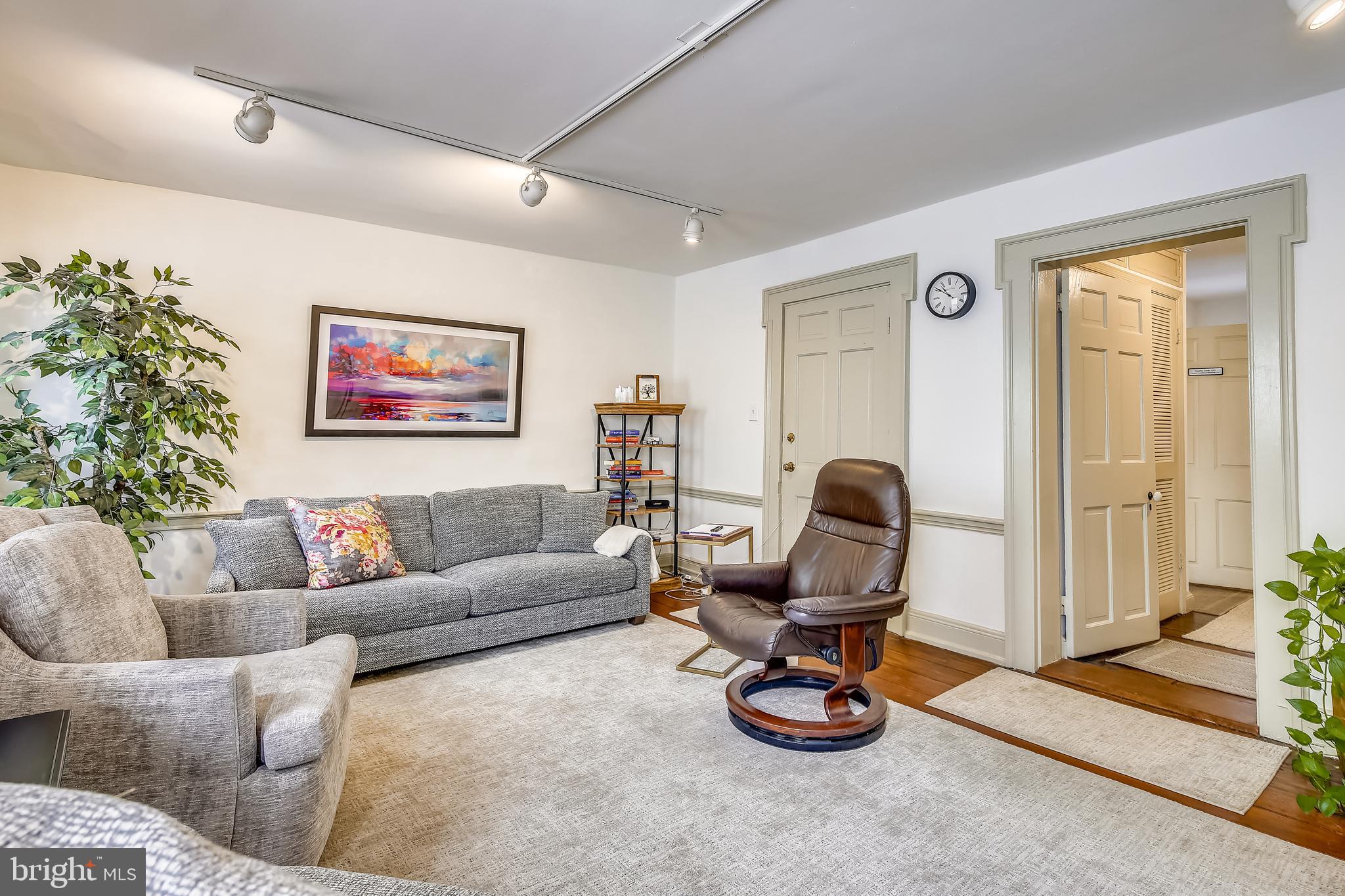 OLD TOWN ALEXANDRIA - Residential Income