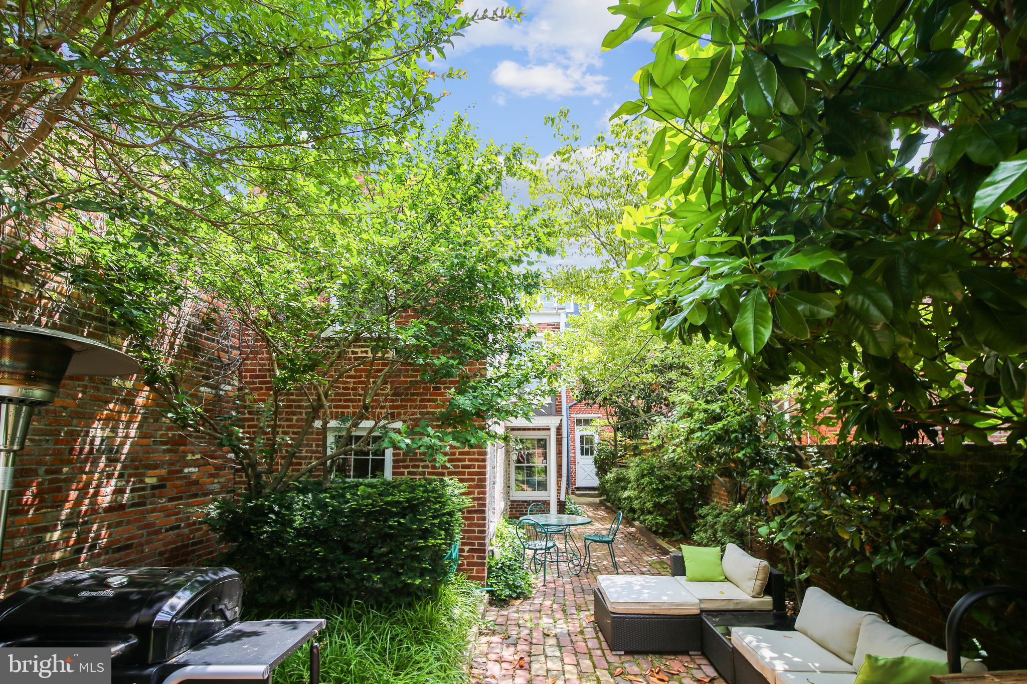 OLD TOWN ALEXANDRIA - Residential Income