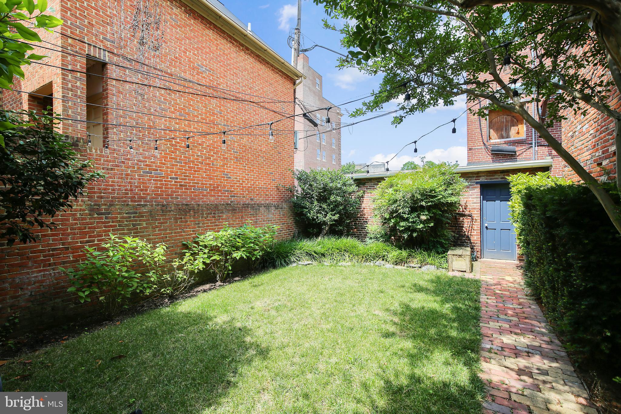 OLD TOWN ALEXANDRIA - Residential Income