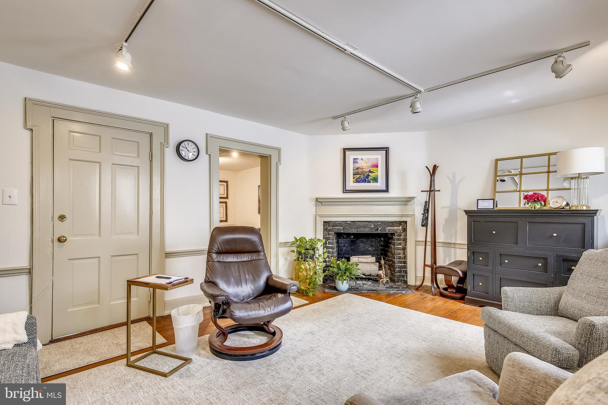 OLD TOWN ALEXANDRIA - Residential Income